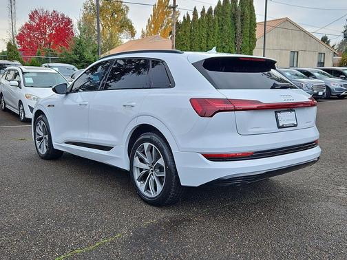 2021 Audi e-tron Premium