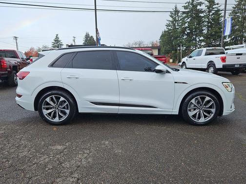 2021 Audi e-tron Premium