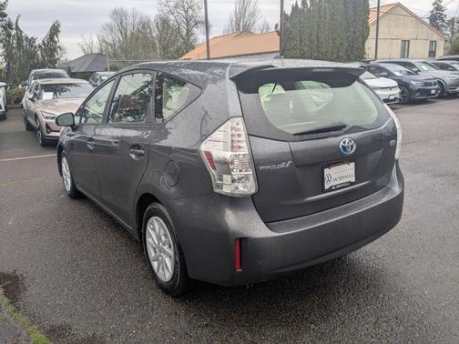 2014 Toyota Prius v Two