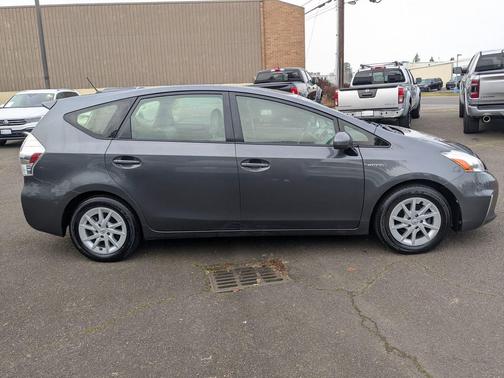 2014 Toyota Prius v Two