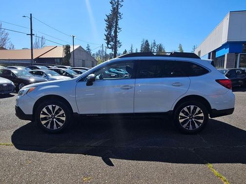 Crystal White Pearl 2017 Subaru Outback 2.5i Limited