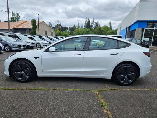 Pearl White Multi Coat 2023 Tesla Model 3 Standard Range