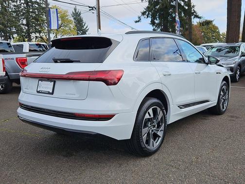 2021 Audi e-tron Premium