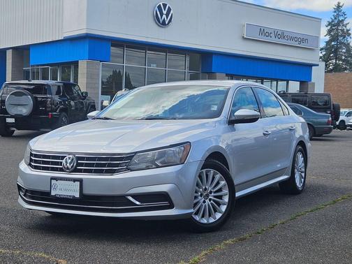 Reflex Silver Metallic 2017 Volkswagen Passat 1.8T SE