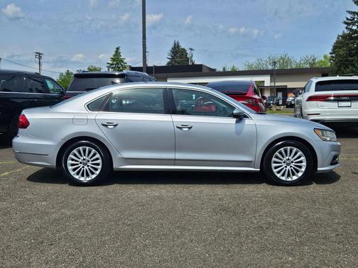 Reflex Silver Metallic 2017 Volkswagen Passat 1.8T SE