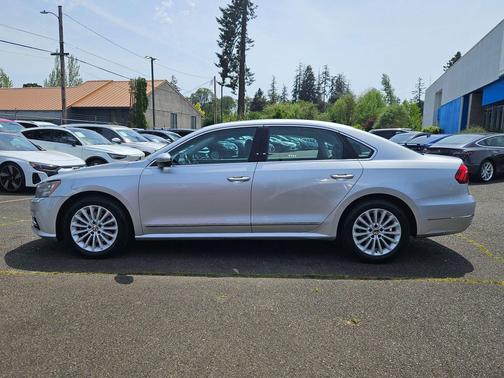 Reflex Silver Metallic 2017 Volkswagen Passat 1.8T SE