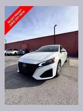 Glacier White 2023 Nissan Altima 2.5 S Sedan