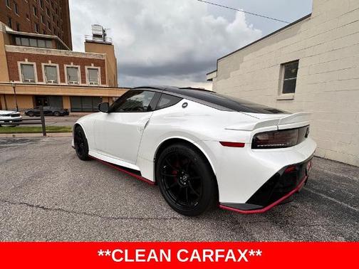 2t Wht Blk Roof 2024 Nissan Z NISMO