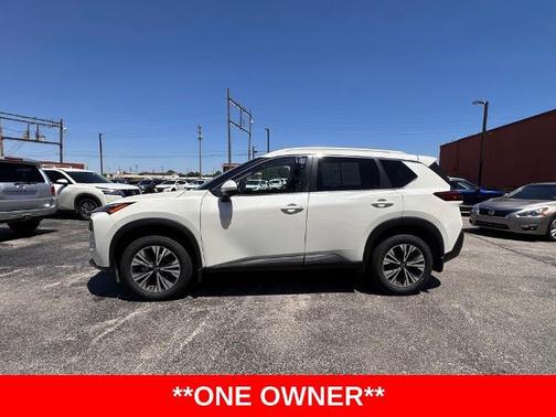White 2022 Nissan Rogue SV