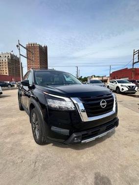2022 Nissan Pathfinder SL