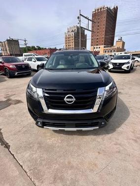 2022 Nissan Pathfinder SL