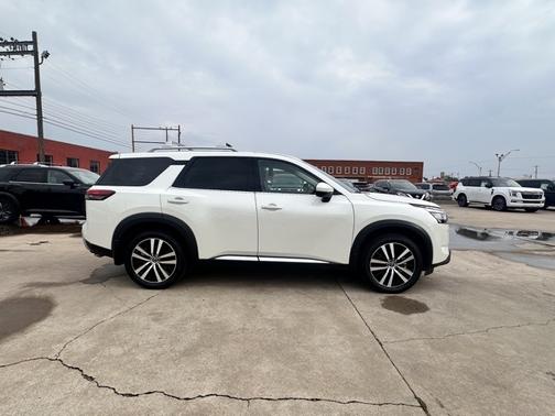 2024 Nissan Pathfinder Platinum