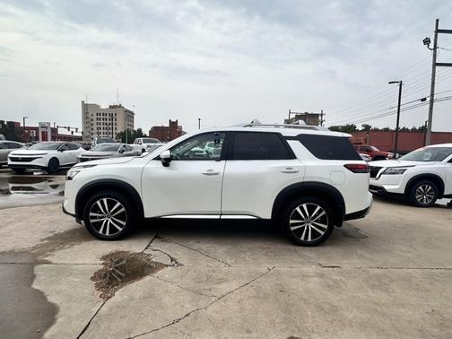 2024 Nissan Pathfinder Platinum