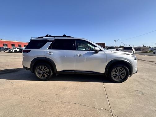 2022 Nissan Pathfinder SV