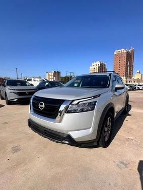 2022 Nissan Pathfinder SV