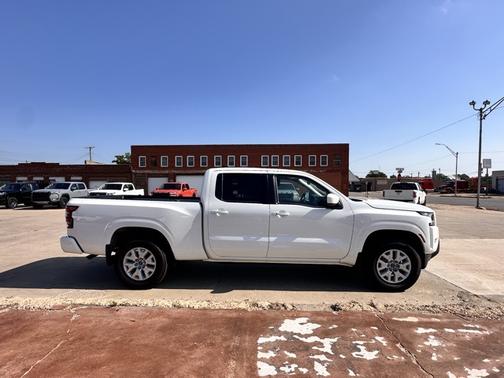 2023 Nissan Frontier SV