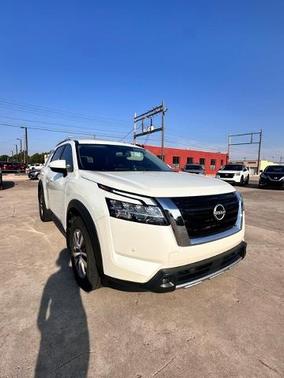 2022 Nissan Pathfinder SL