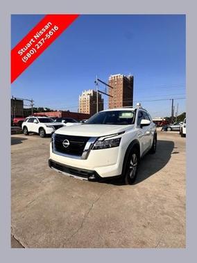 White 2022 Nissan Pathfinder SL SUV