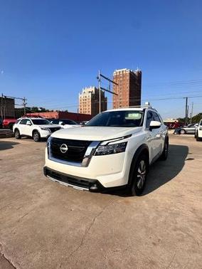 2022 Nissan Pathfinder SL
