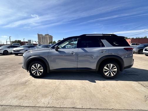 2024 Nissan Pathfinder SL