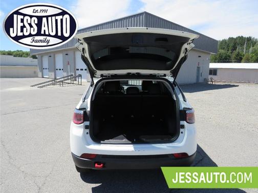 Photo 5 of 31 of 2020 Jeep Compass Trailhawk