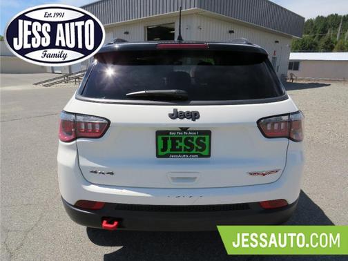 Photo 4 of 31 of 2020 Jeep Compass Trailhawk