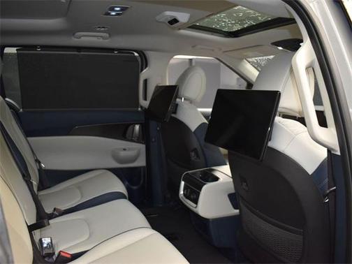 2025 Kia Carnival SX