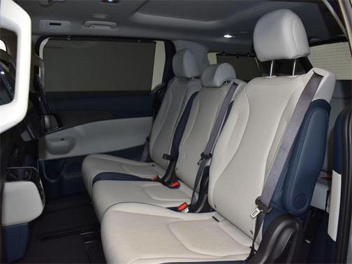 2025 Kia Carnival SX