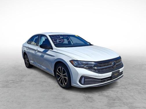 Pure White 2023 Volkswagen Jetta 1.5T Sport