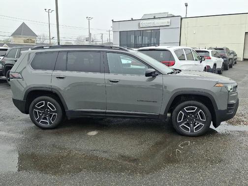 Sting Gray Clearcoat 2026 Jeep Cherokee LAREDO/LIMITED