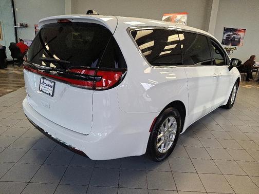 Bright White Clearcoat 2026 Chrysler Pacifica Select