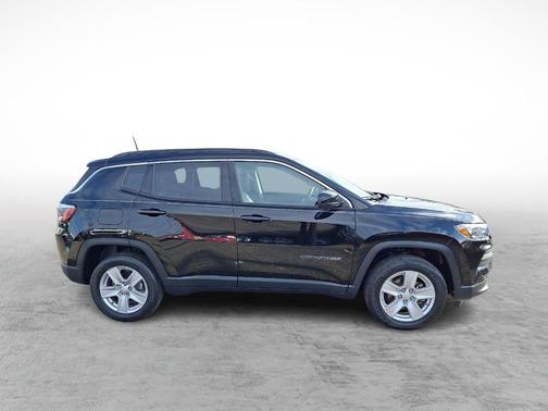 Diamond Black 2022 Jeep Compass Latitude