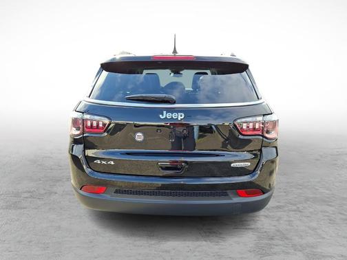 Diamond Black 2022 Jeep Compass Latitude