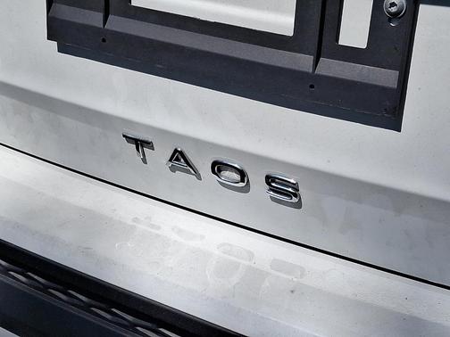 Pure White 2024 Volkswagen Taos 1.5T S