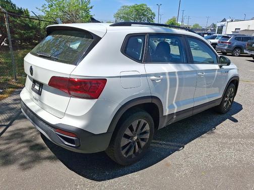 Pure White 2024 Volkswagen Taos 1.5T S