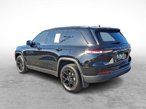 2025 Jeep Grand Cherokee Laredo