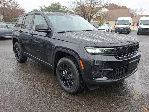 2025 Jeep Grand Cherokee Laredo