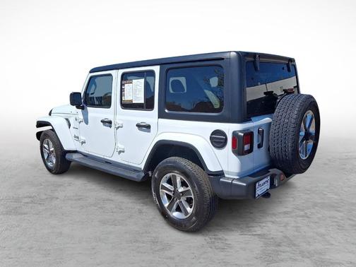 Bright White Clearcoat 2022 Jeep Wrangler Unlimited Sahara