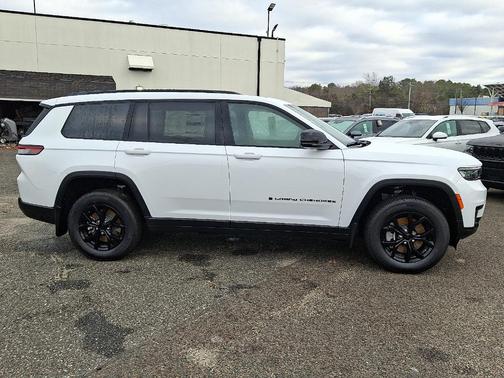 2025 Jeep Grand Cherokee L Laredo