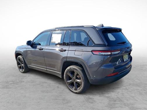 Metallic 2025 Jeep Grand Cherokee Limited
