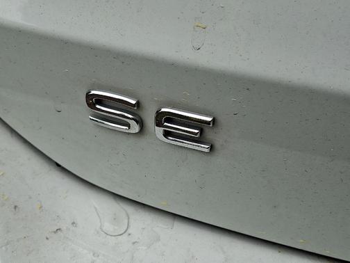 Pure White 2024 Volkswagen Taos 1.5T SE