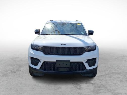 Bright White Clearcoat 2024 Jeep Grand Cherokee Laredo