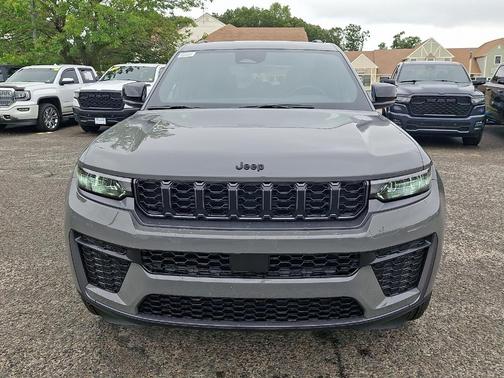 Gray 2027 Jeep Grand Cherokee Laredo