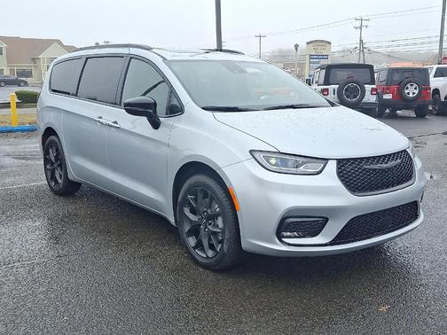 Silver Mist Clearcoat 2026 Chrysler Pacifica Limited