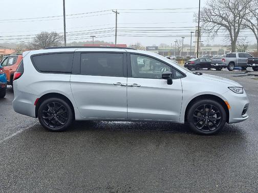 Silver Mist Clearcoat 2026 Chrysler Pacifica Limited