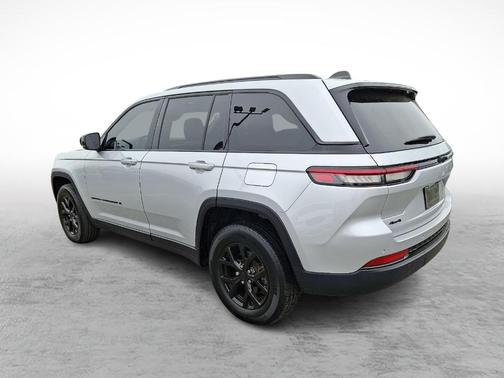 Silver Zynith 2024 Jeep Grand Cherokee Laredo
