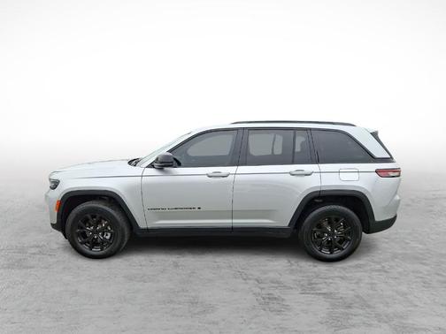 Silver Zynith 2024 Jeep Grand Cherokee Laredo