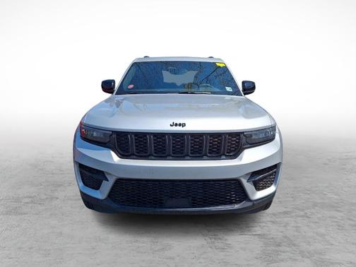 Silver Zynith 2024 Jeep Grand Cherokee Laredo