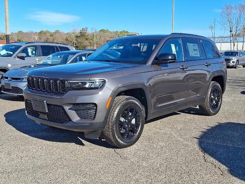 2025 Jeep Grand Cherokee Laredo