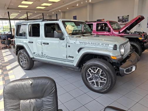 EARL CLEAR COAT EXTERIOR PAINT 2026 Jeep Wrangler Sahara